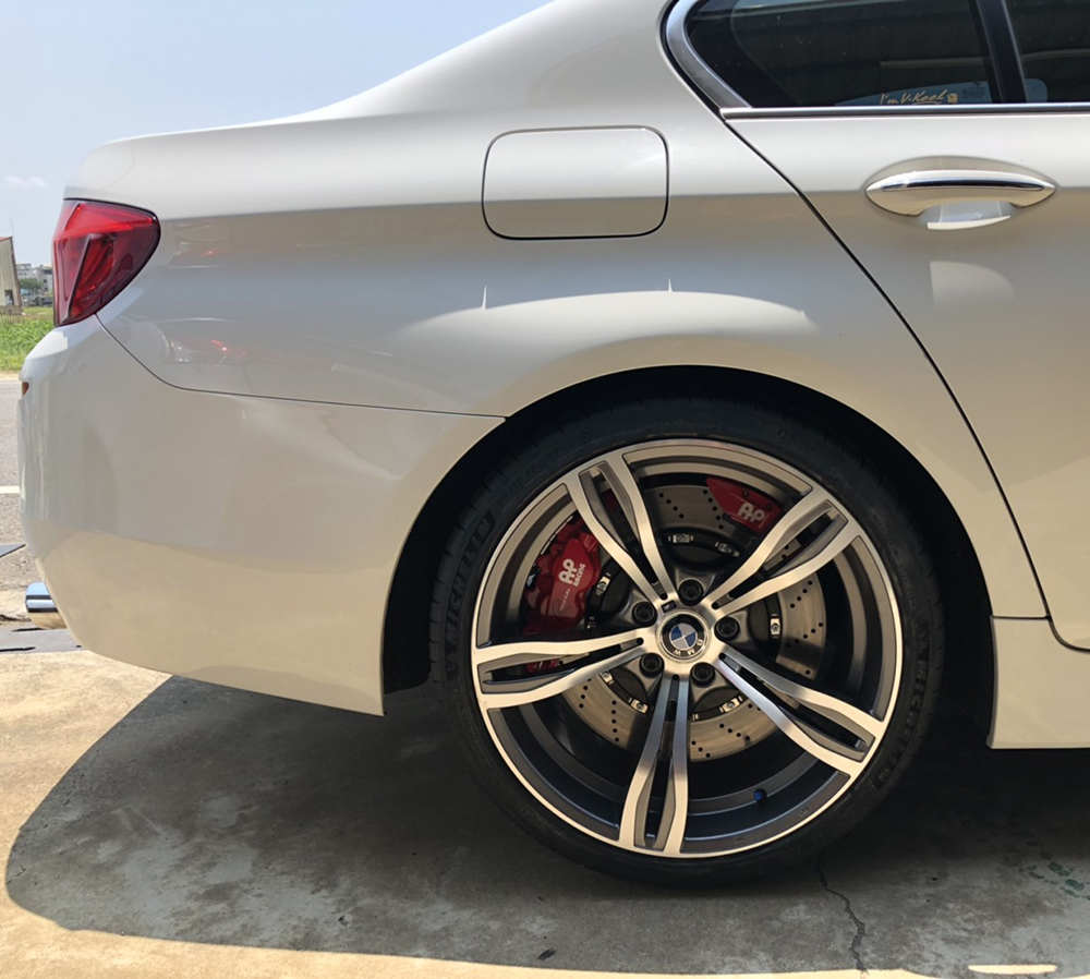 BMW F10 520d 後改AP8530 4p+TESLA電子手煞 雙卡鉗/Ø400x 28 -2pcs 碟盤